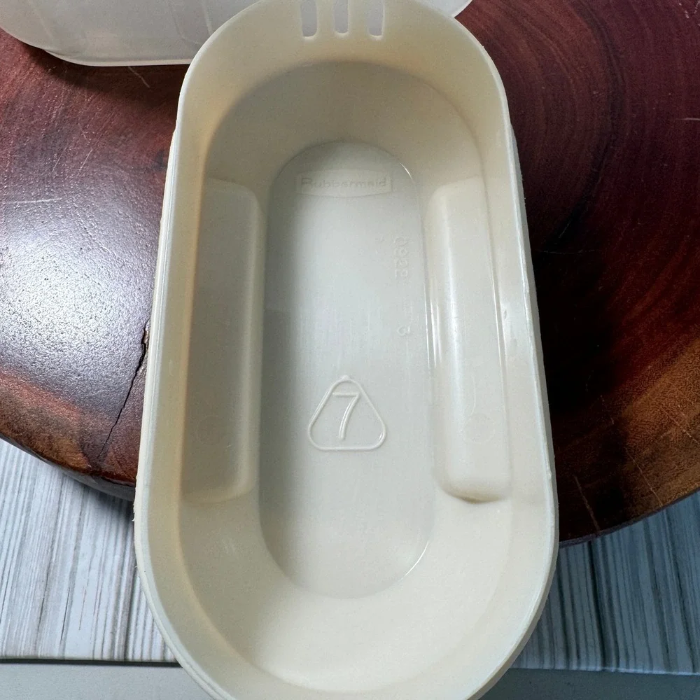 Rubbermaid Servin Saver Pitcher 1.5 Qt 1.4 L Translucent Almond Lid 0922 Vintage